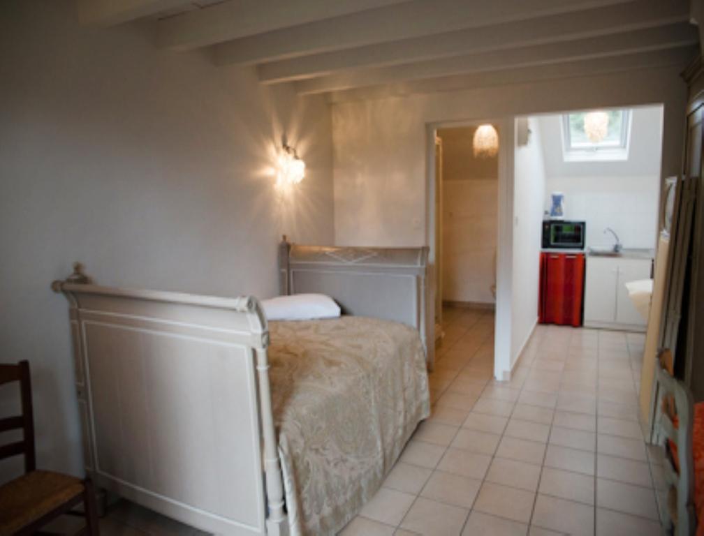 Le Petit Pont Hotel Monce-en-Belin Bagian luar foto