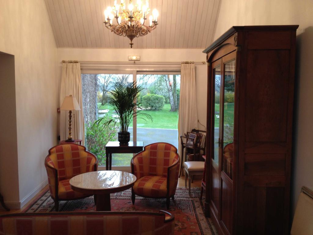 Le Petit Pont Hotel Monce-en-Belin Bagian luar foto