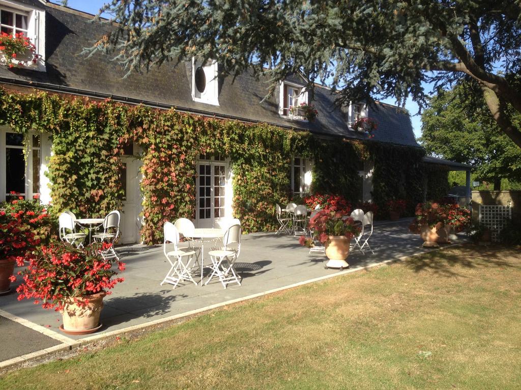 Le Petit Pont Hotel Monce-en-Belin Bagian luar foto