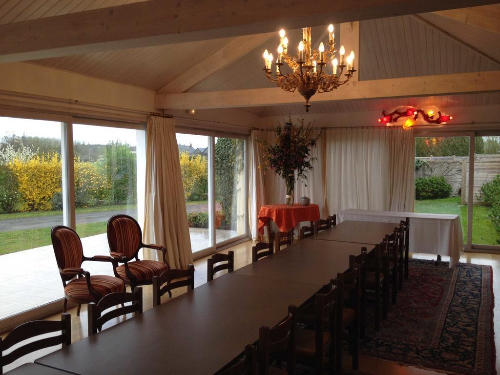 Le Petit Pont Hotel Monce-en-Belin Bagian luar foto