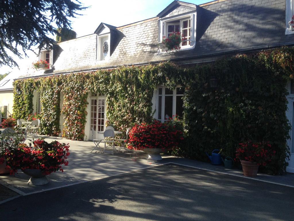 Le Petit Pont Hotel Monce-en-Belin Bagian luar foto