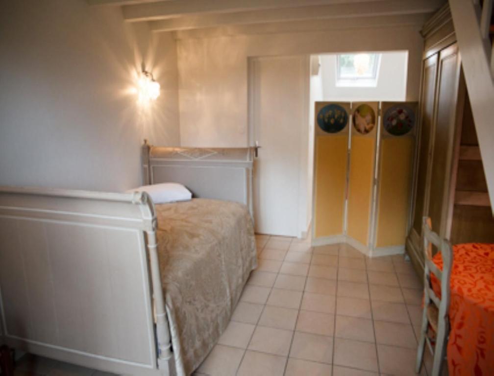 Le Petit Pont Hotel Monce-en-Belin Bagian luar foto
